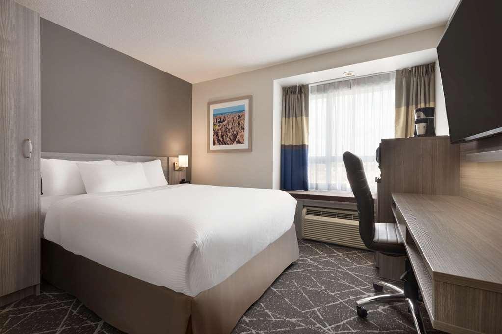 Microtel Inn & Suites By Wyndham Kanata Ottawa West Room photo