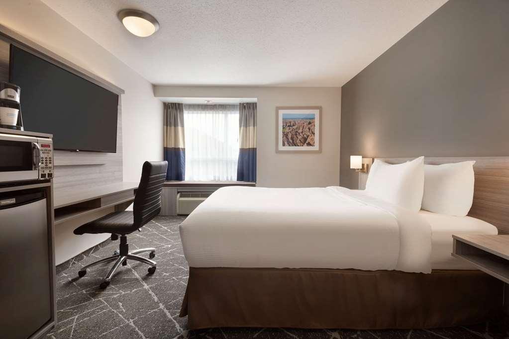 Microtel Inn & Suites By Wyndham Kanata Ottawa West Room photo