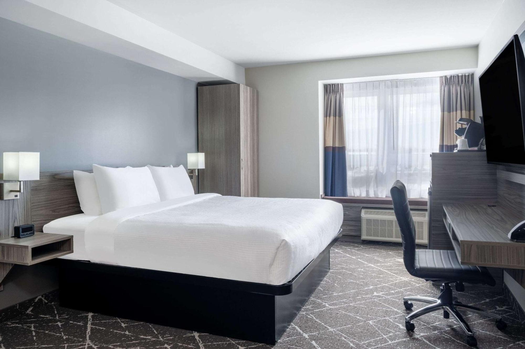 Microtel Inn & Suites By Wyndham Kanata Ottawa West Exterior photo
